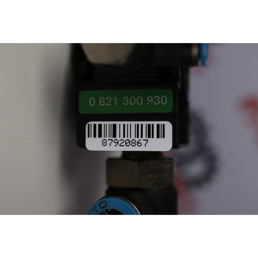 0 821 300 930