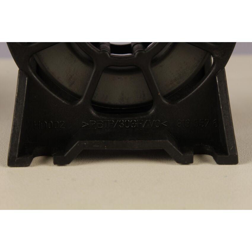 2x HD002 PBTP/30GF/V0 (813 557 6) 