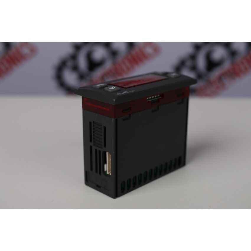 IC901 (IC11C00TCA300)