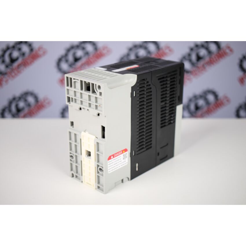 POWER FLEX 527 25C-D2P3N104 SER.B